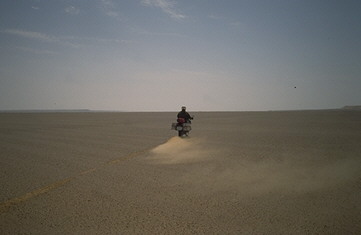 Geschwindigkeitsrausch in der Sandebene